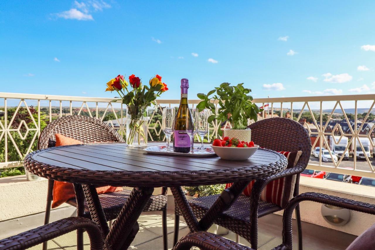 Above & Beyond Appartement Whitby Buitenkant foto