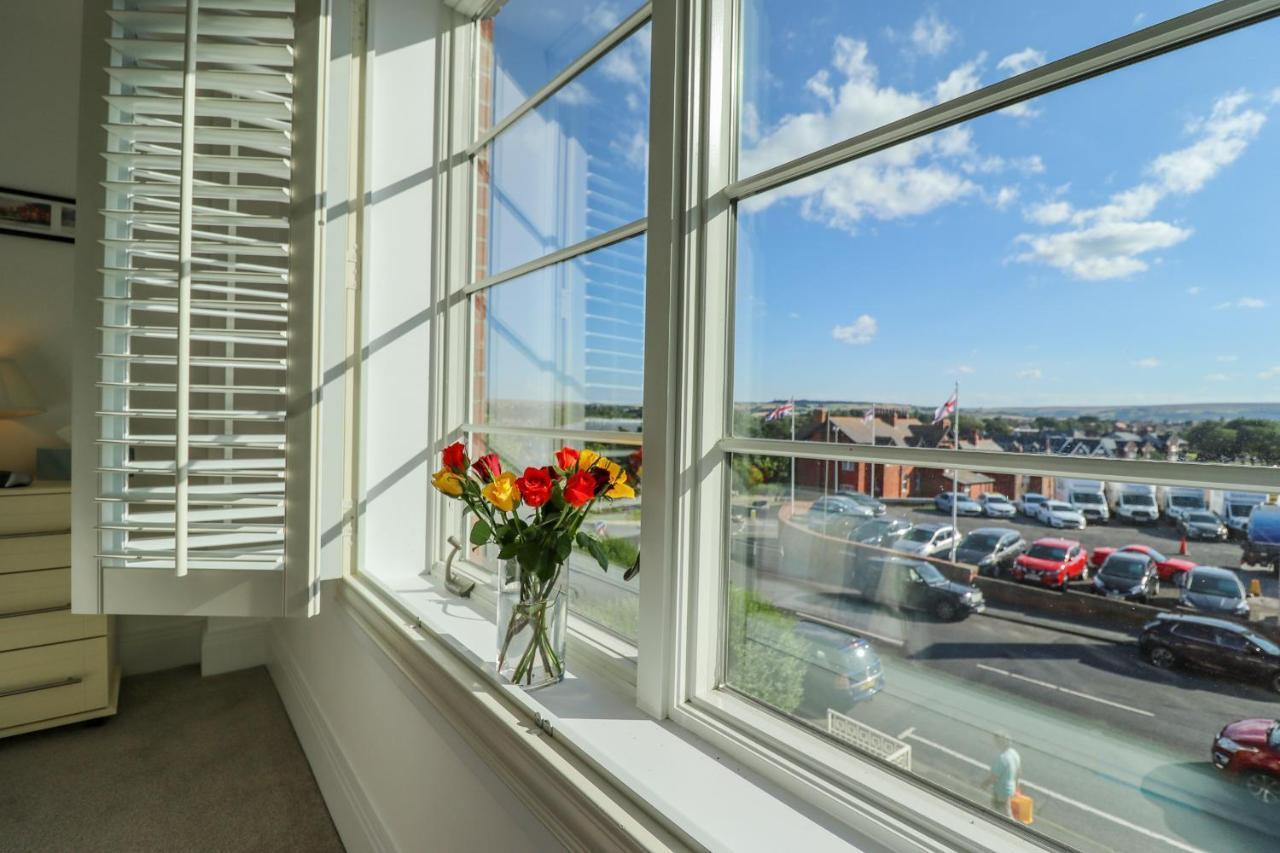 Above & Beyond Appartement Whitby Buitenkant foto