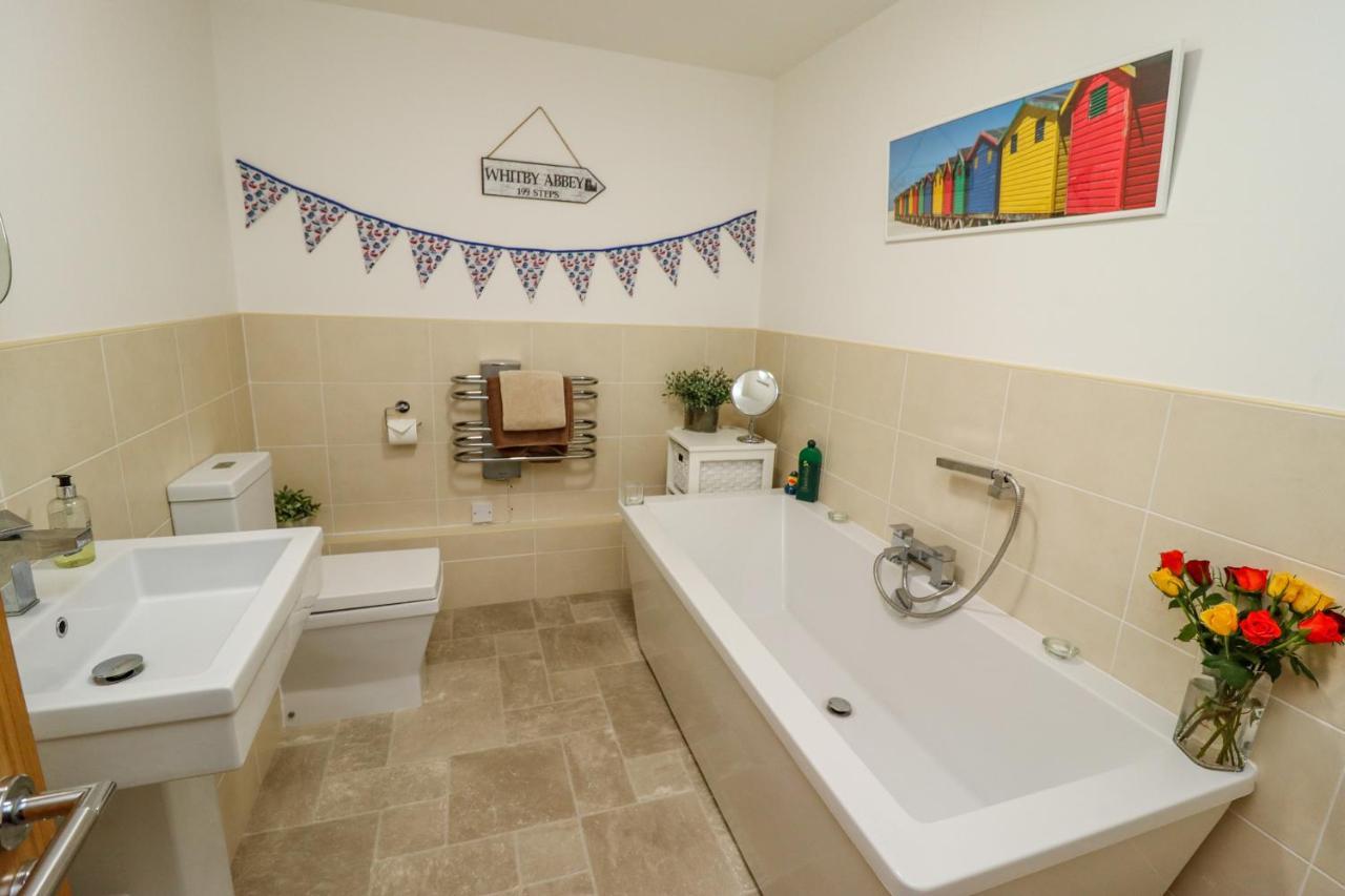 Above & Beyond Appartement Whitby Buitenkant foto