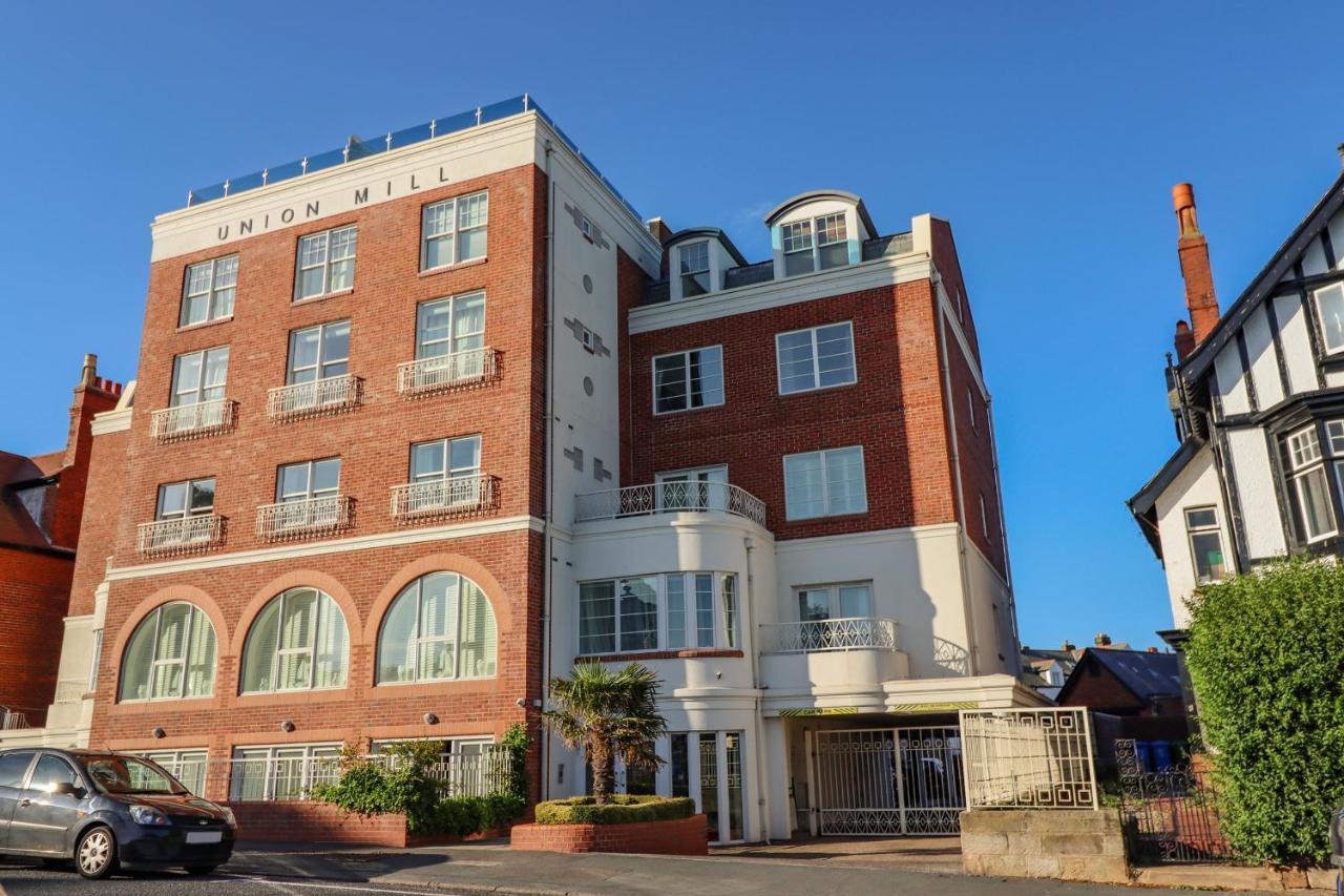Above & Beyond Appartement Whitby Buitenkant foto