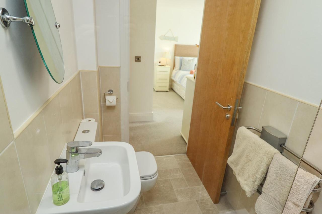 Above & Beyond Appartement Whitby Buitenkant foto