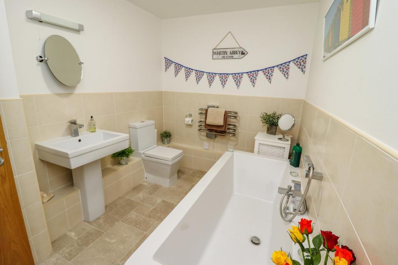Above & Beyond Appartement Whitby Buitenkant foto